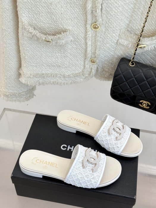 Шлепанцы женские фото 3