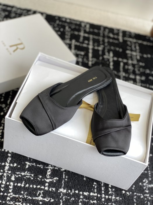 Шлепанцы женские фото 5