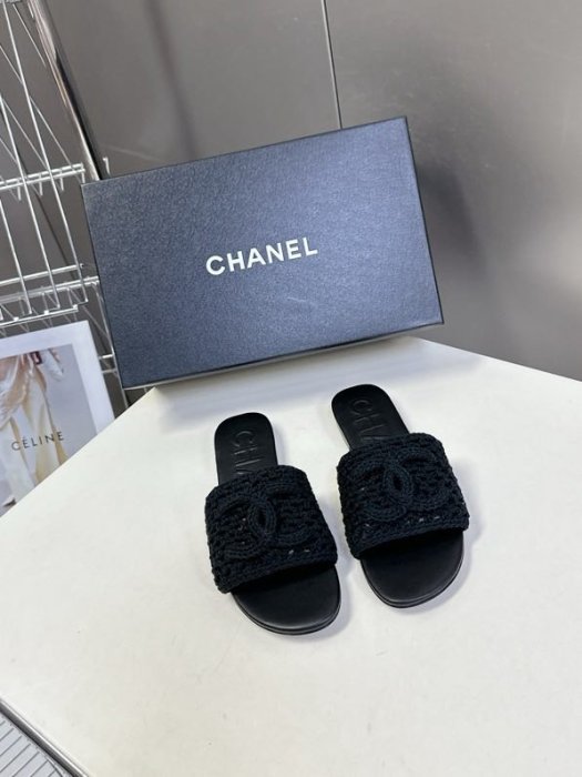 Шлепанцы женские фото 8