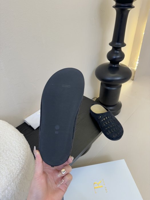 Шлепанцы фото 6