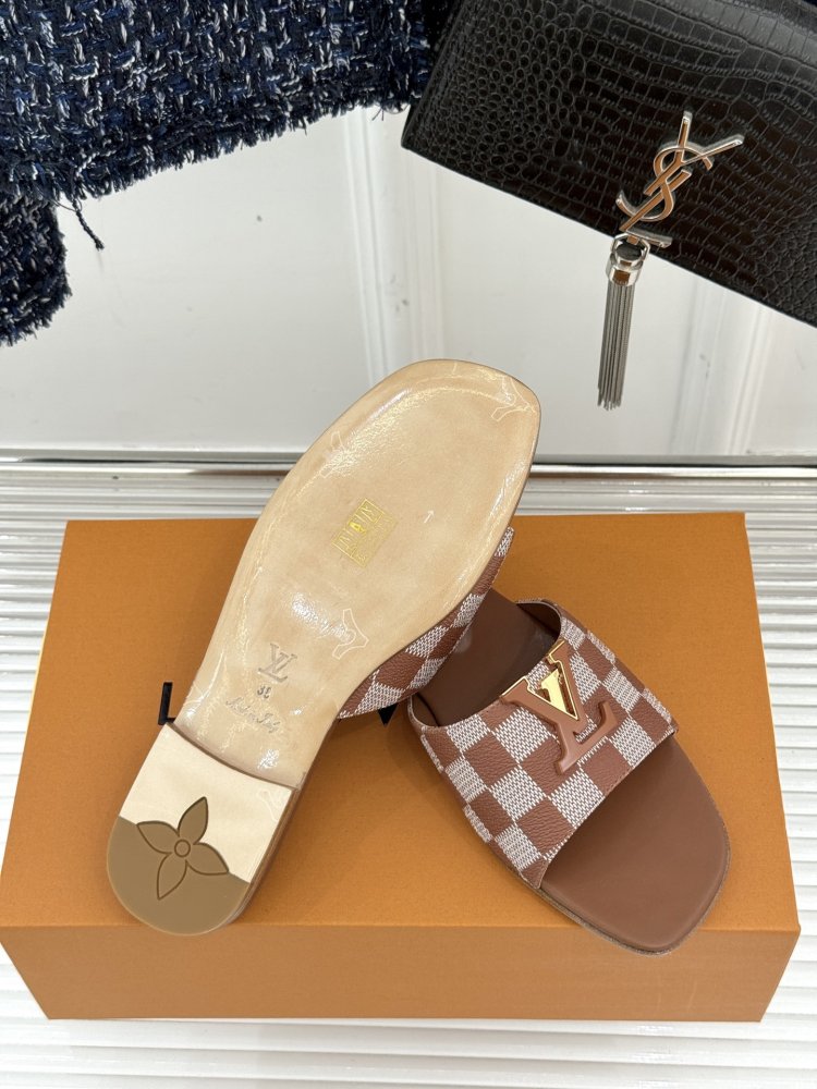 Шлепанцы женские фото 9