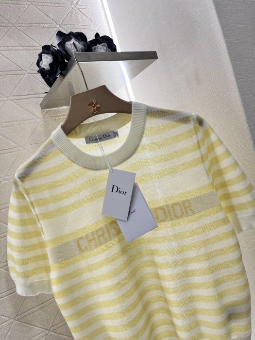 T-shirt women's фото 3