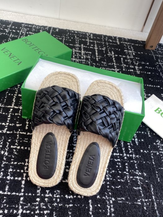 Шлепанцы женские фото 4