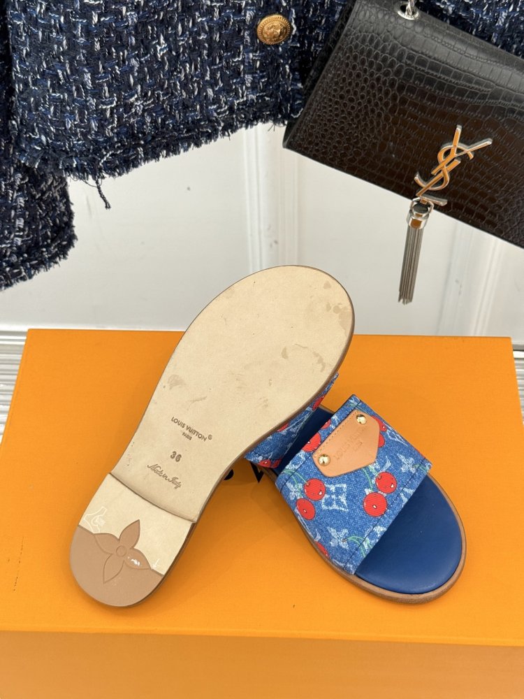 Шлепанцы женские фото 9