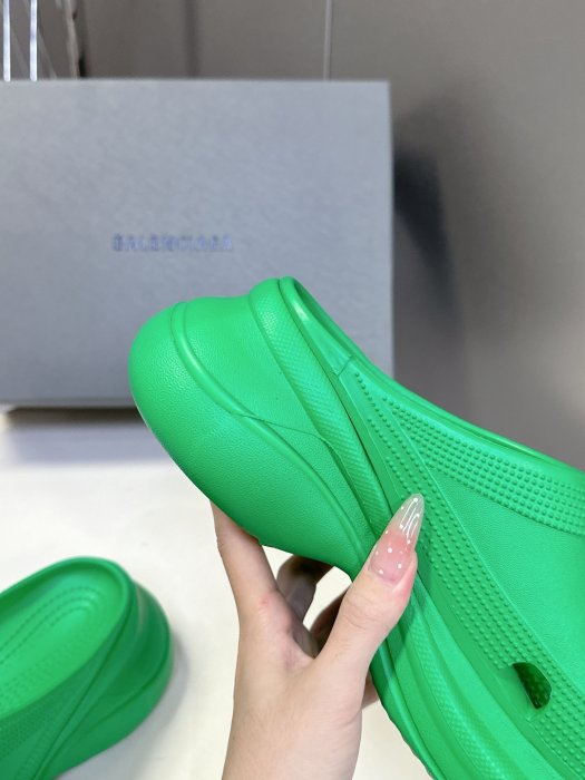 Шлепанцы фото 8