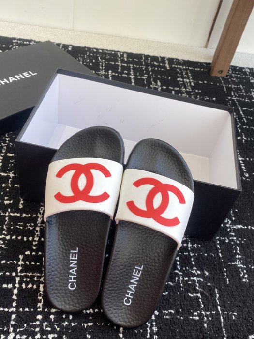 Шлепанцы женские фото 4