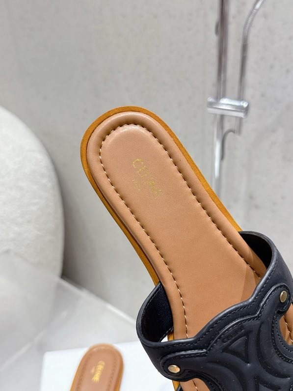 Шлепанцы женские фото 8