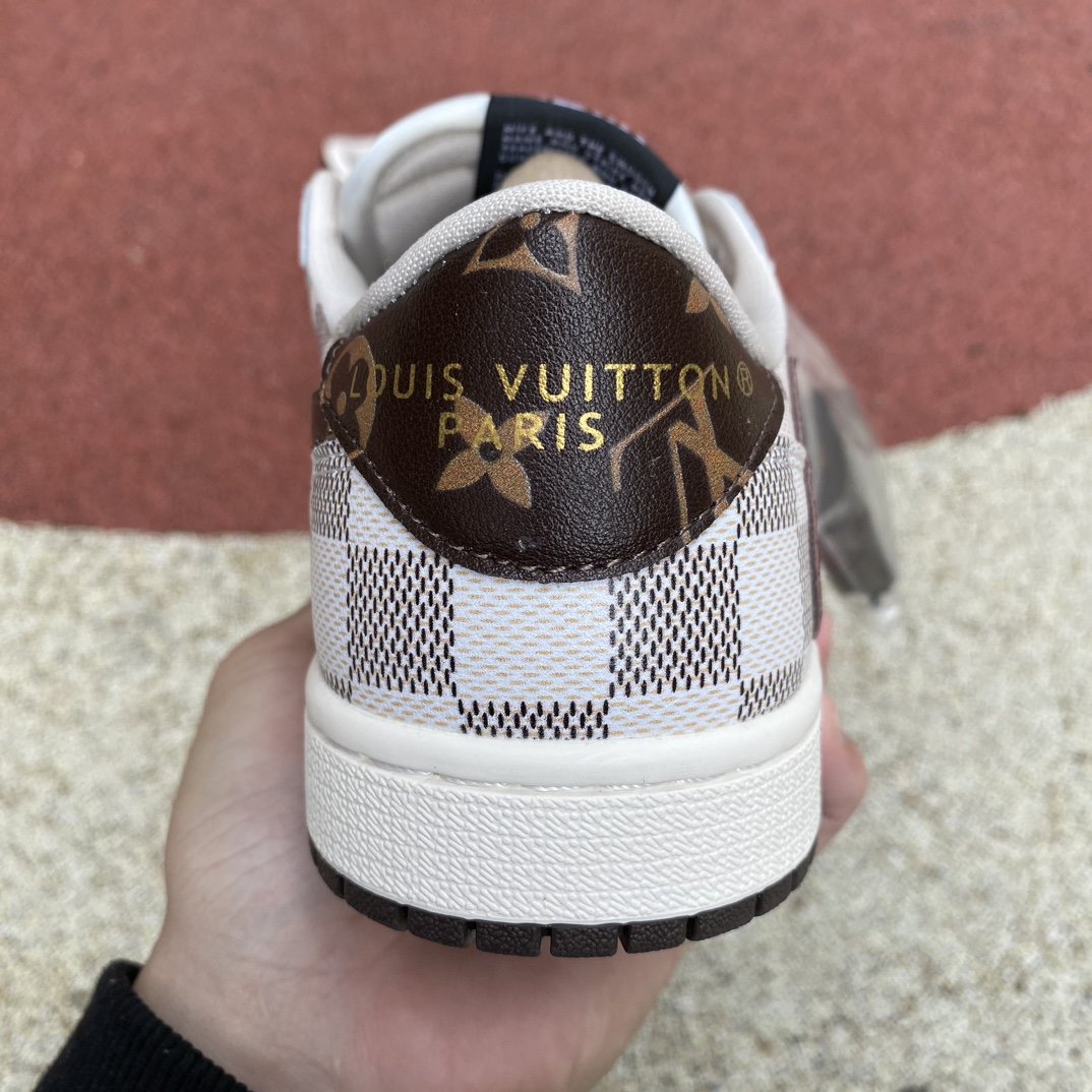 Sneakers Travis Scott x Air Jordan 1 Low x Louis Vuitton фото 2