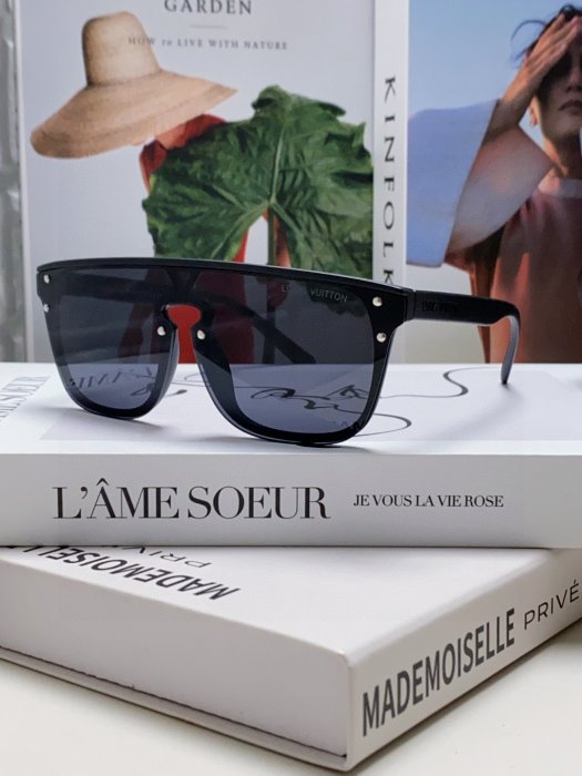 Очки солнцезащитные