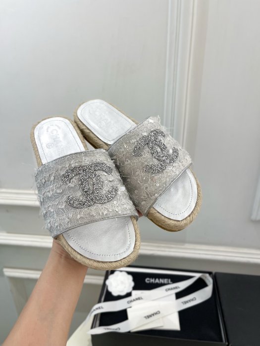 Шлепанцы женские фото 5