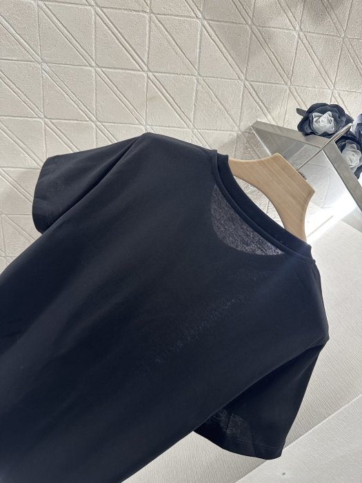 T-shirt women's фото 4