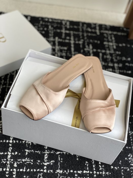 Шлепанцы женские фото 5