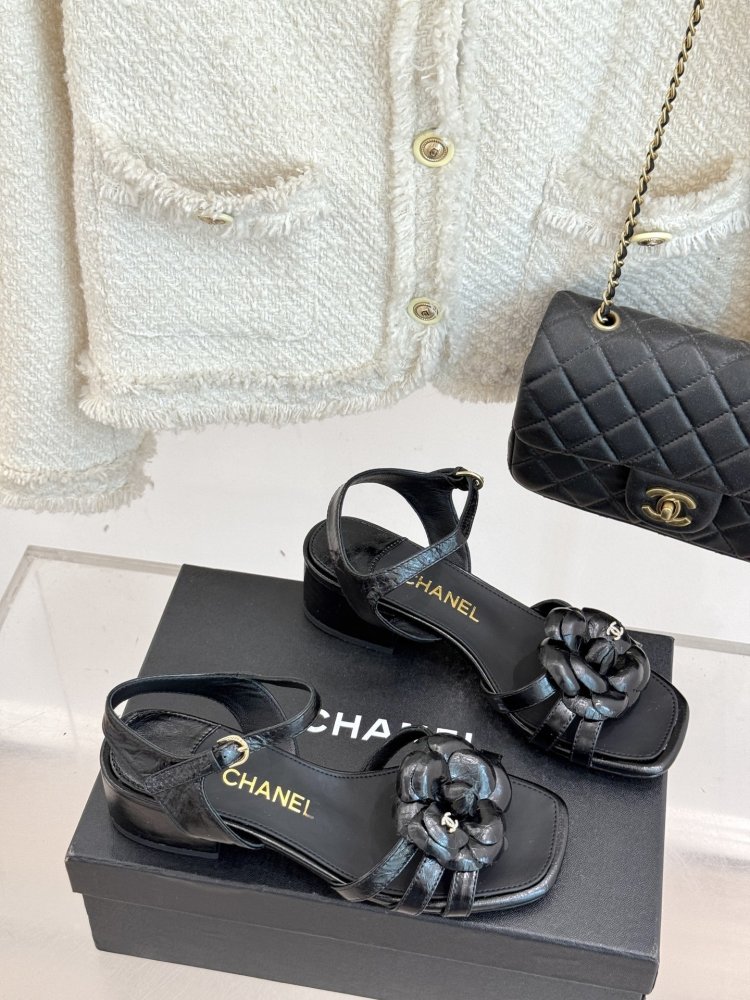 Босоножки фото 3