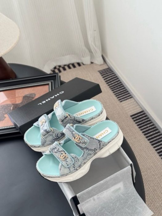 Шлепанцы женские фото 6