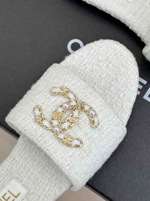 Шлепанцы женские фото 7