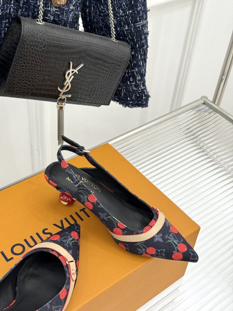 Босоножки фото 5