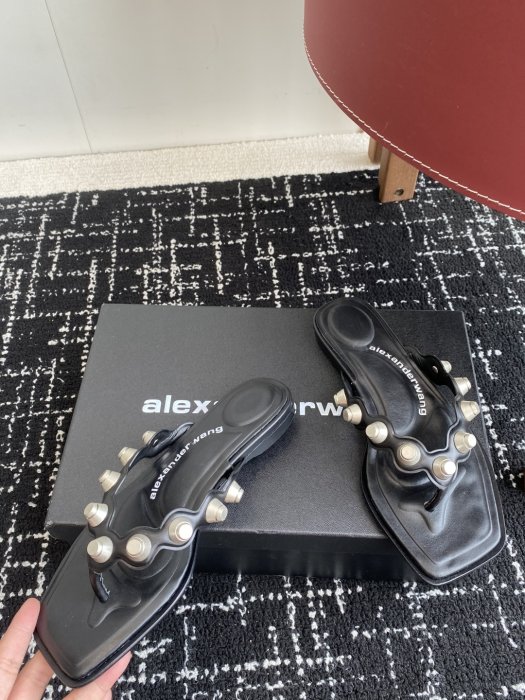 Шльопанці жіночі фото 7