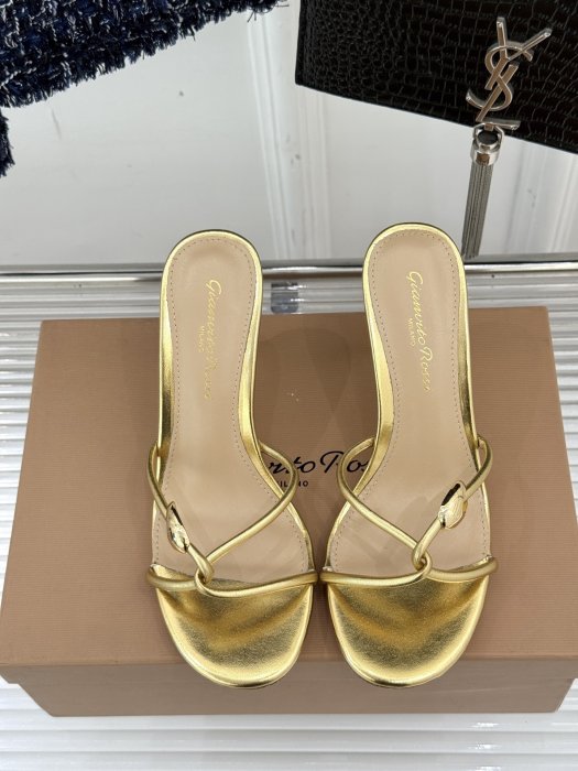 Sandals on stud фото 4