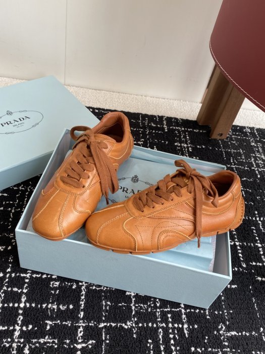 Кроссовки женские фото 3