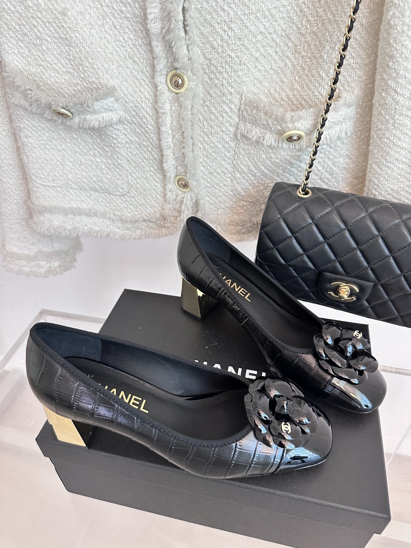 Shoes women's black leather on металическом heel фото 3