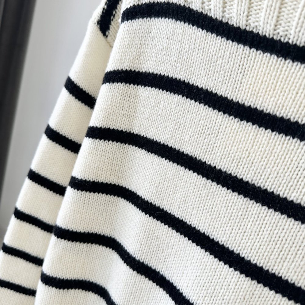 Knitted pullover at strip фото 7