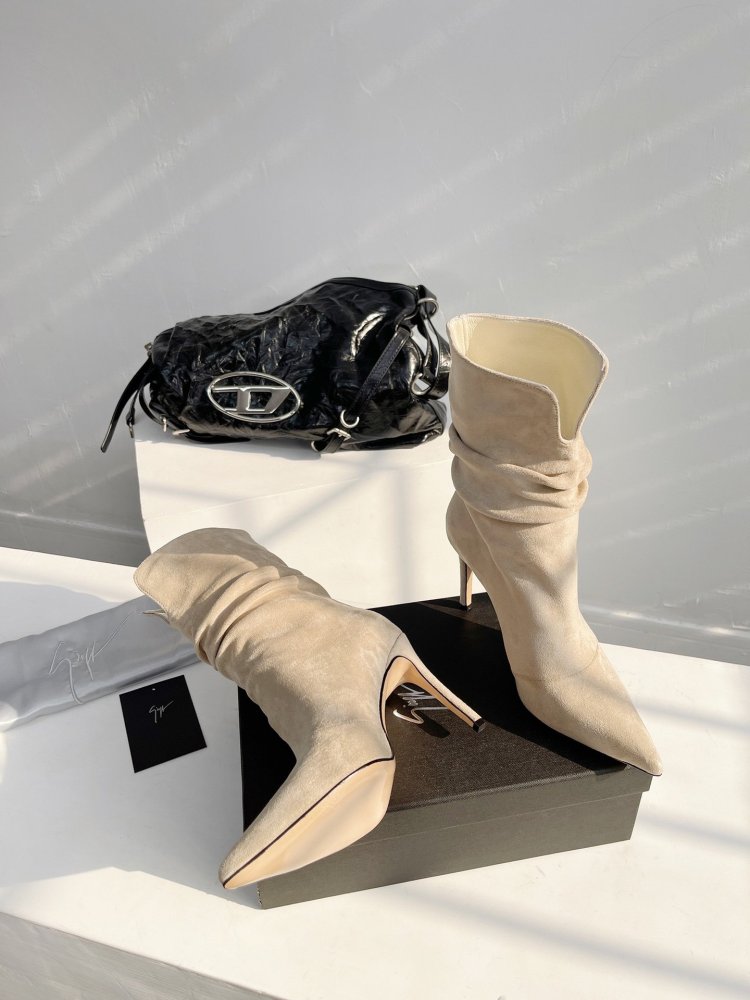 Ботинки женские кожаные с острым носком фото 5