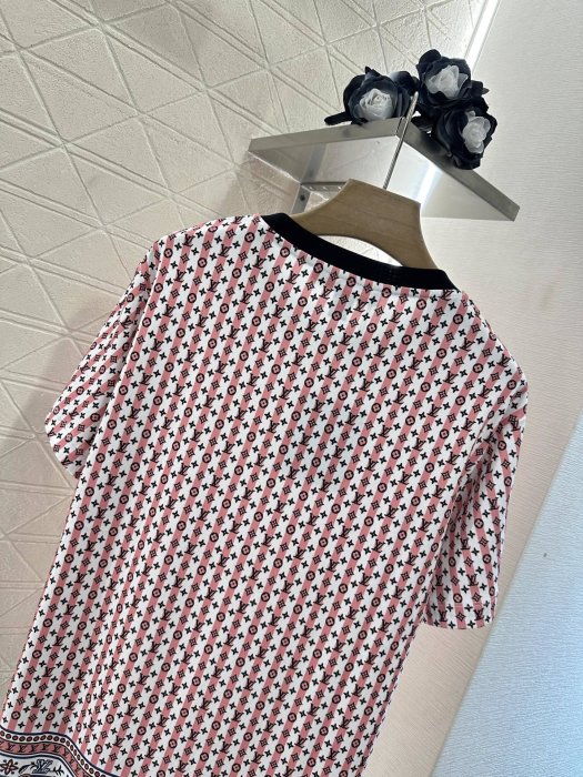 T-shirt women's фото 4