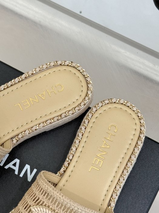 Шлепанцы женские фото 8