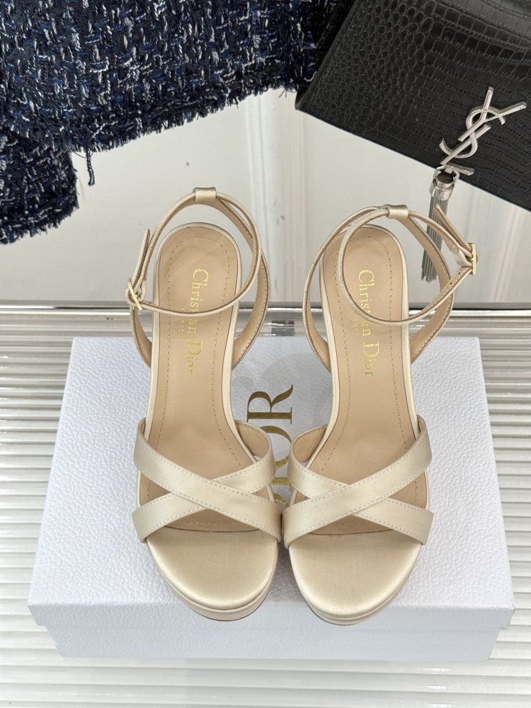 Босоножки фото 4