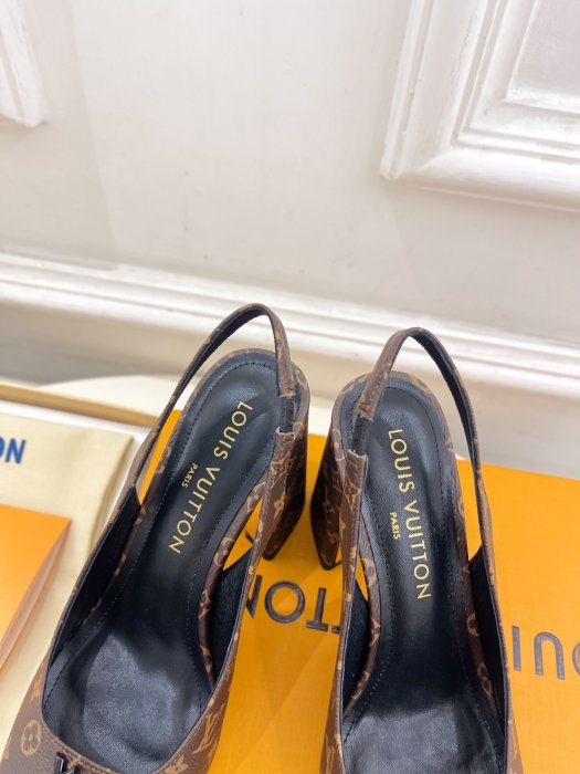 Босоножки фото 8