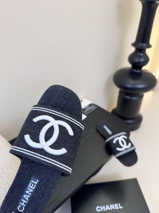 Шлепанцы женские фото 6