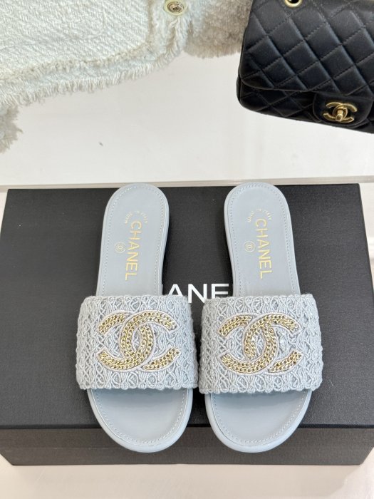 Шлепанцы женские фото 4