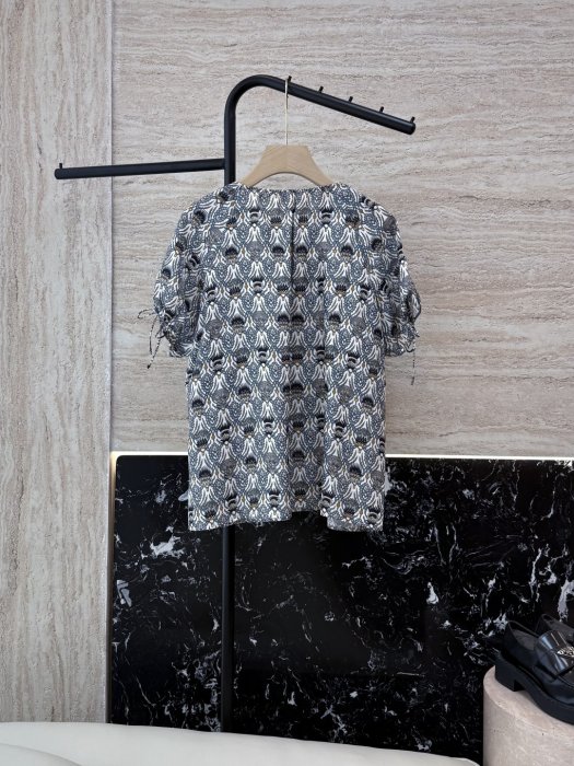 Футболка жіноча фото 2