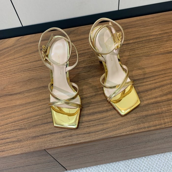 Босоножки фото 5