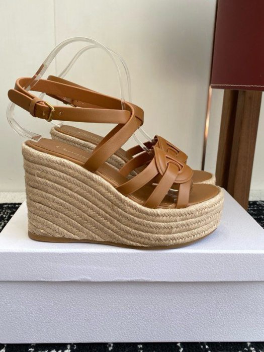 Sandals on platform фото 4