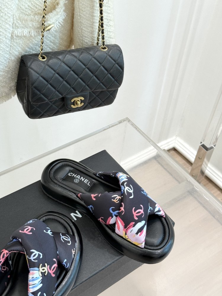 Шльопанці жіночі фото 5