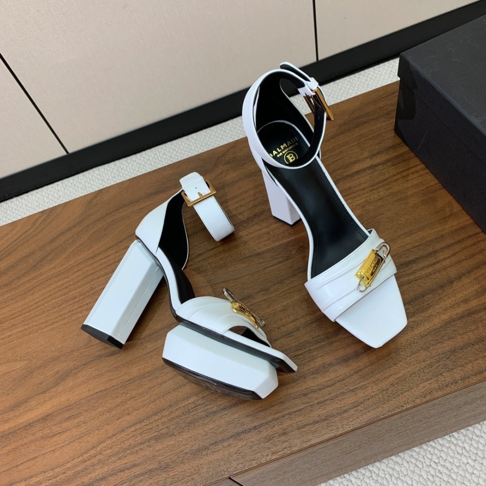 Босоножки фото 2