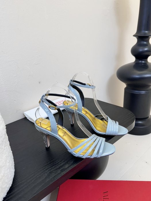 Босоножки фото 2