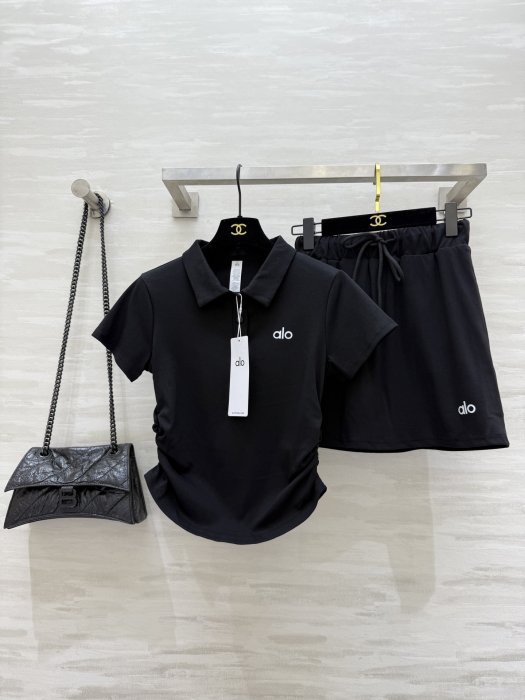 Костюм женский