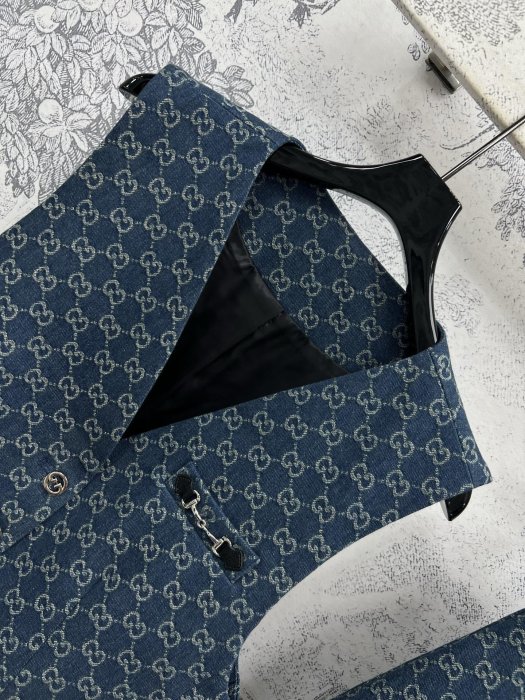 Costume female фото 2