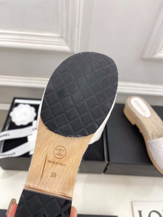 Шлепанцы женские фото 9