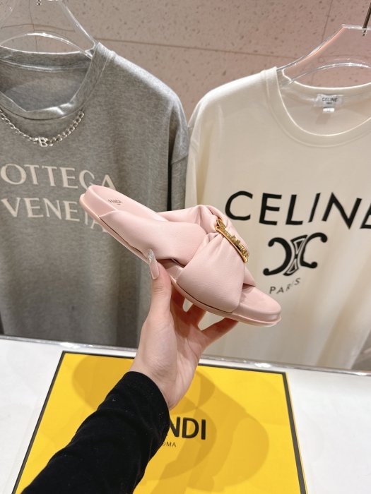 Шлепанцы женские фото 5