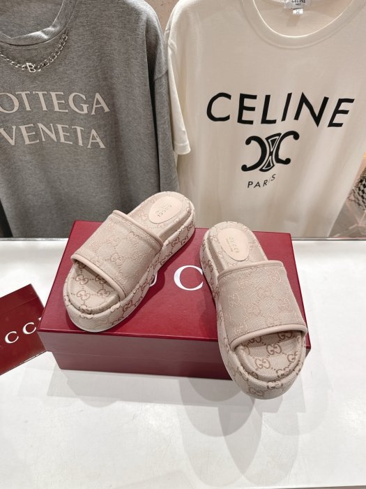 Шлепанцы фото 2