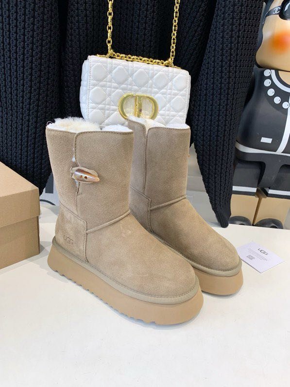Ugg boots women's on fur