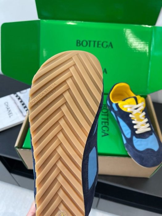 Кросівки жіночі фото 2