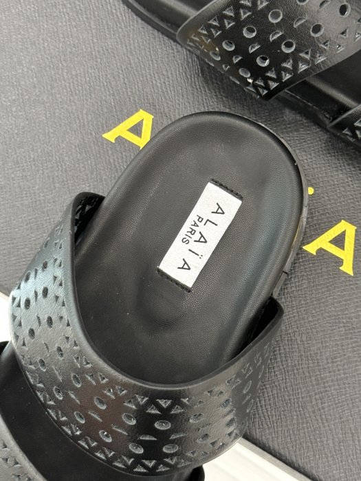 Шлепанцы женские фото 8