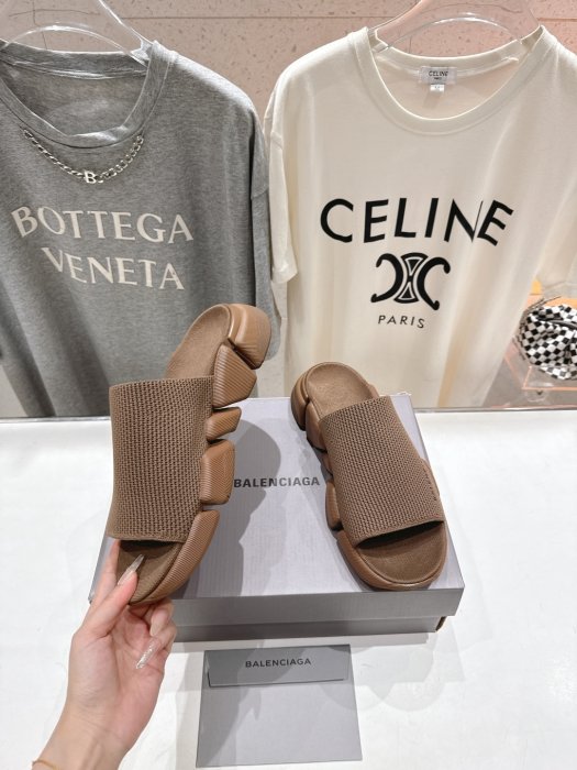 Шлепанцы женские фото 4