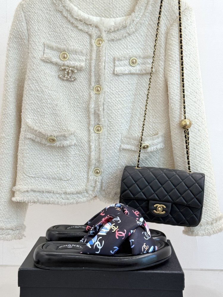 Шльопанці жіночі