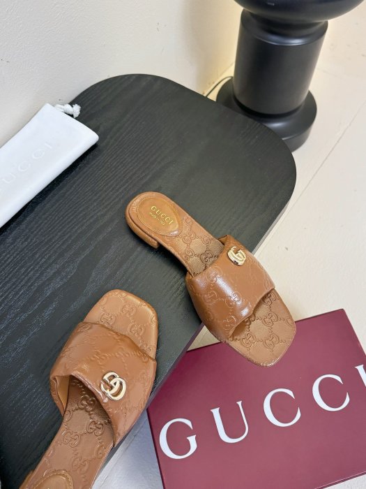 Шльопанці фото 4