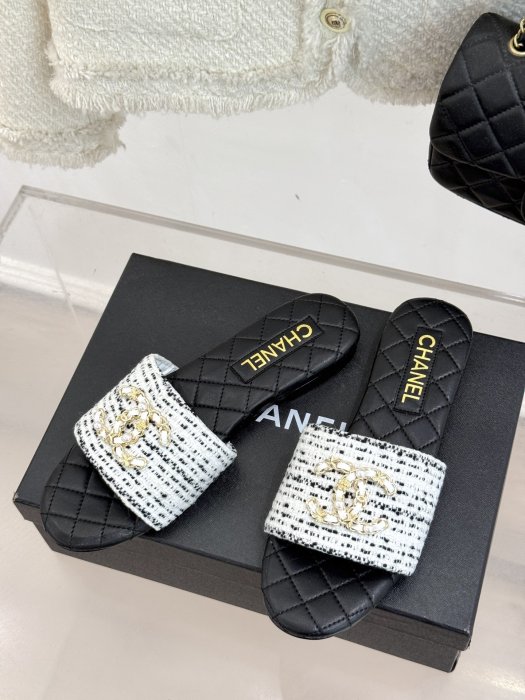 Шлепанцы женские фото 2